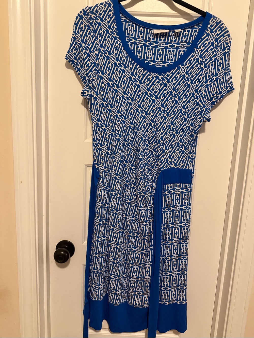 New York & Company Blue and White Geometric Scoop-Neck Dress